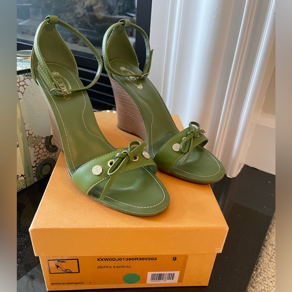 *DONATED to DRESS FOR SUCCESS*
Authentic Tod’s Zeppa Wedge Sandal, Sz 9 - Picture 3 of 9